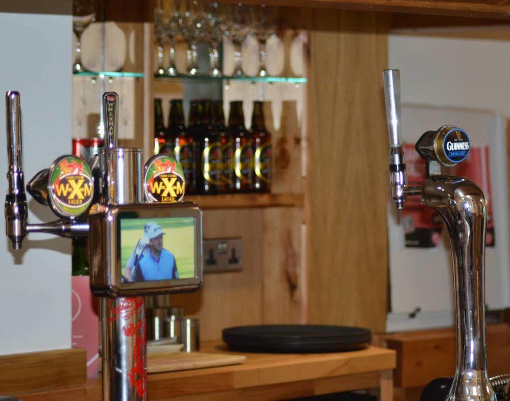 The Buck Hotel Bangor-on-Dee エクステリア 写真