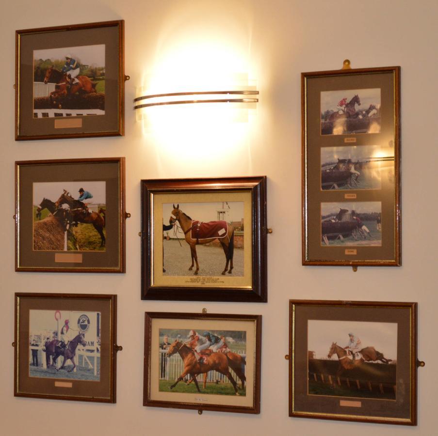 The Buck Hotel Bangor-on-Dee エクステリア 写真