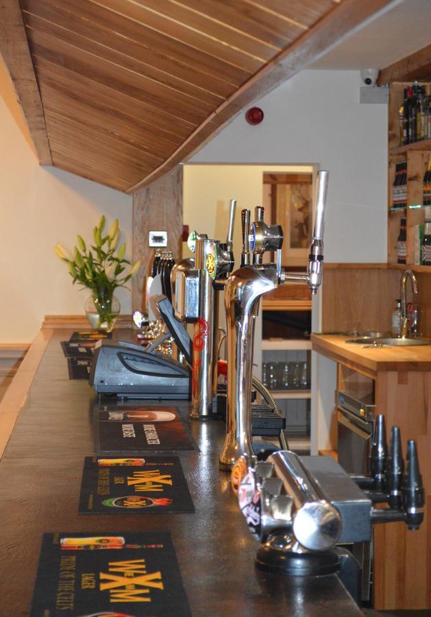 The Buck Hotel Bangor-on-Dee エクステリア 写真