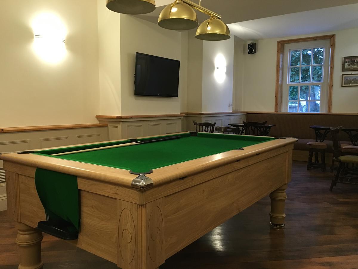The Buck Hotel Bangor-on-Dee エクステリア 写真