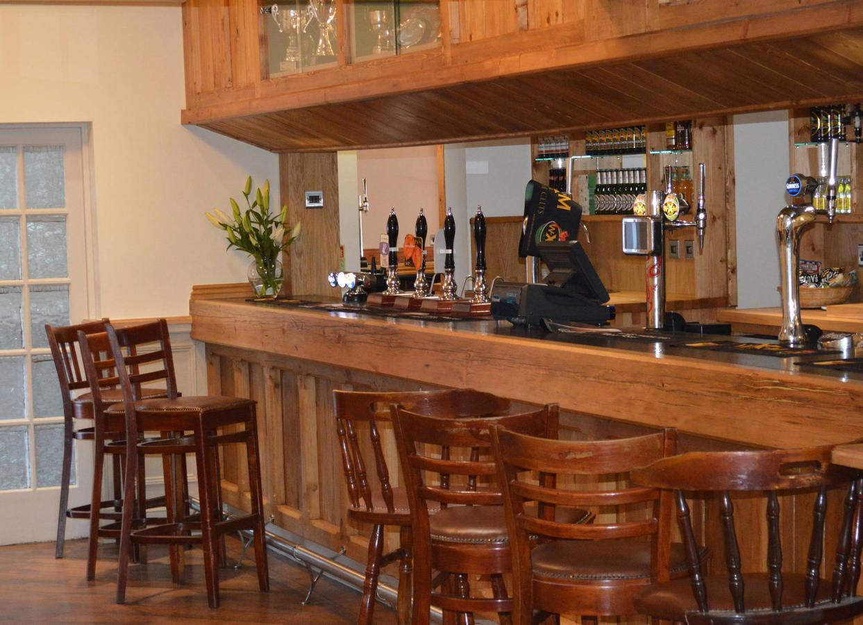 The Buck Hotel Bangor-on-Dee エクステリア 写真