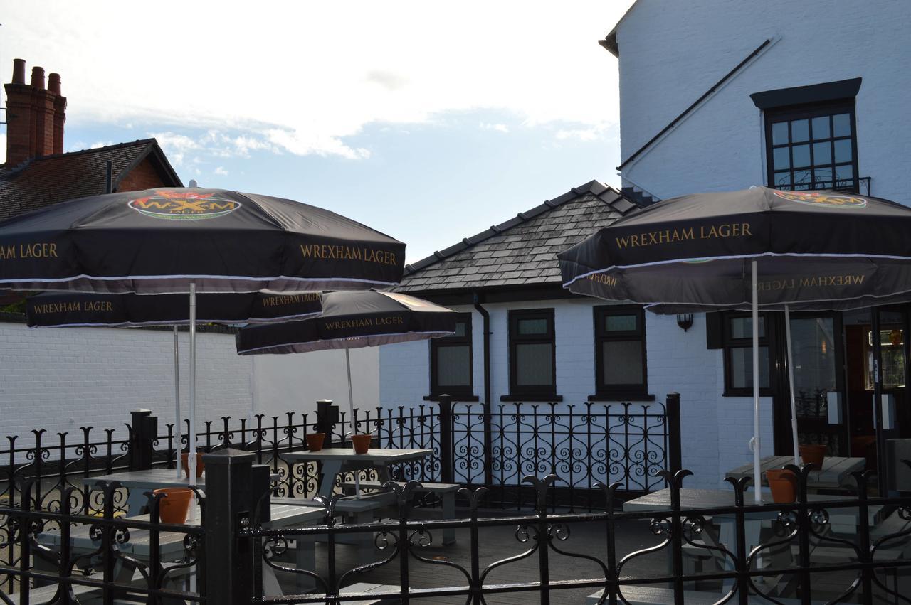 The Buck Hotel Bangor-on-Dee エクステリア 写真