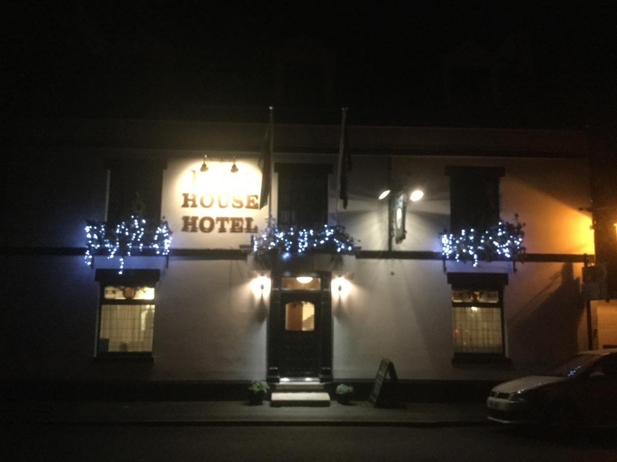 The Buck Hotel Bangor-on-Dee エクステリア 写真